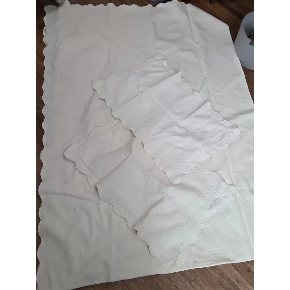3 Piece Set Queen White Embroidered Sham Quilt Ruffled Scalloped Chenille